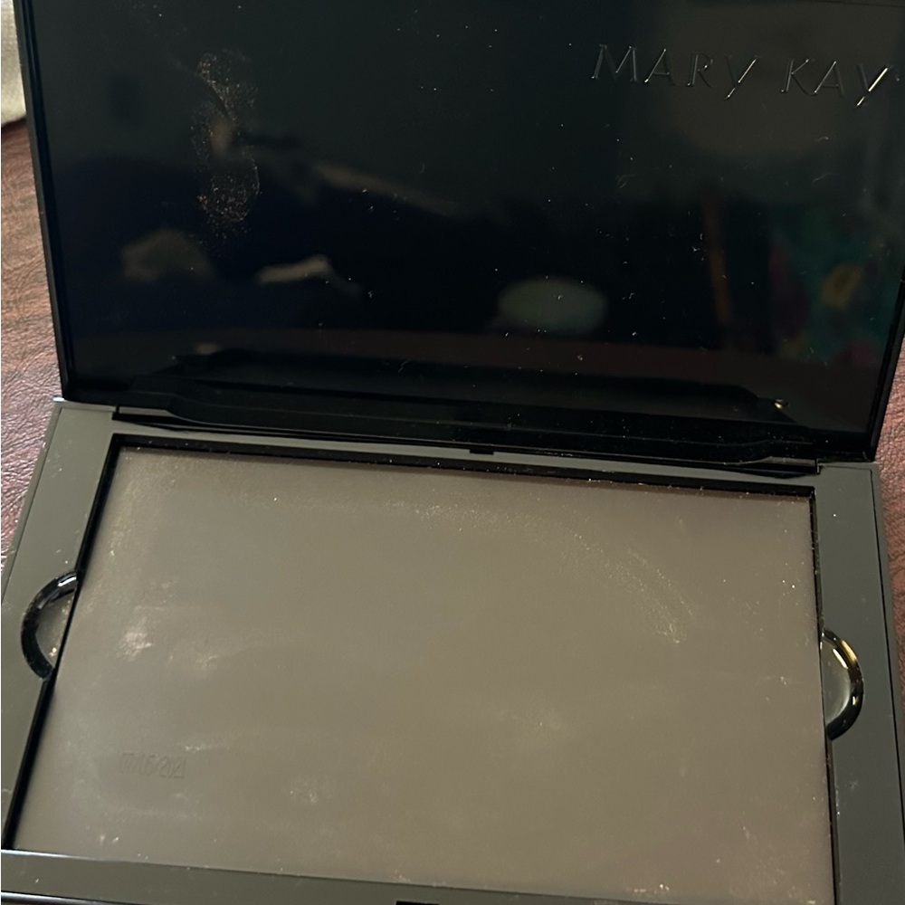 Mary Kay large eyeshadow/blush magnetic compact holder